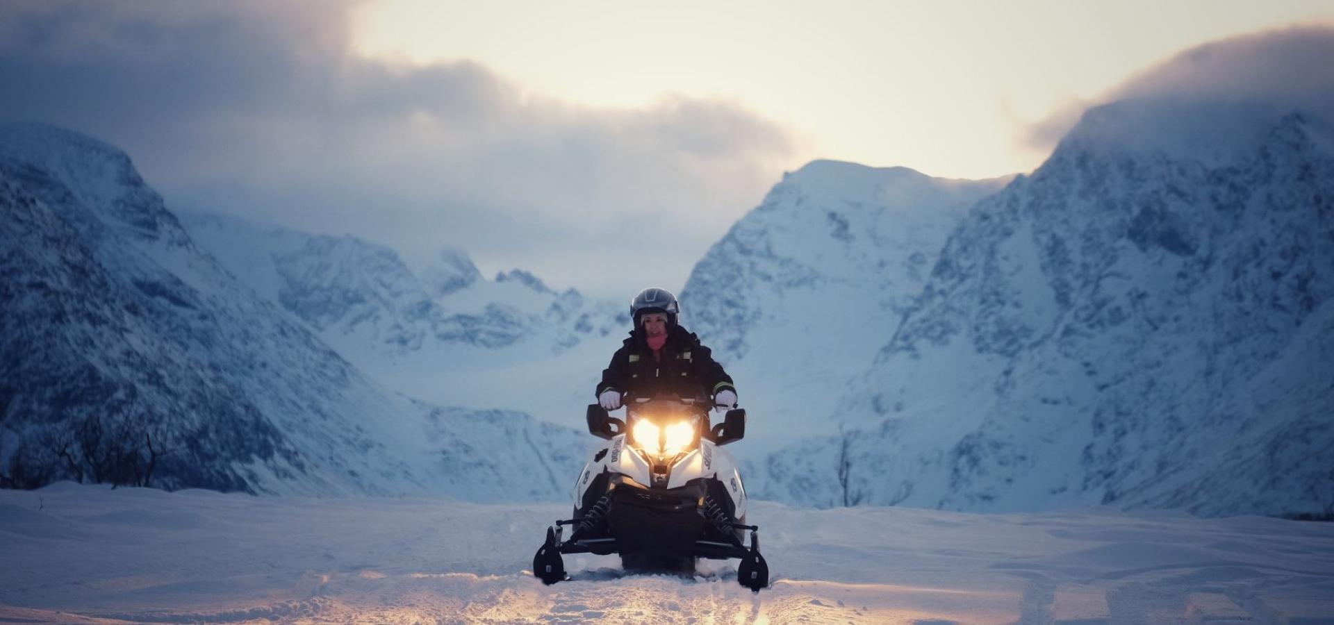 Snowmobile Safari 1 9P Snowmobile Safari 1 9P